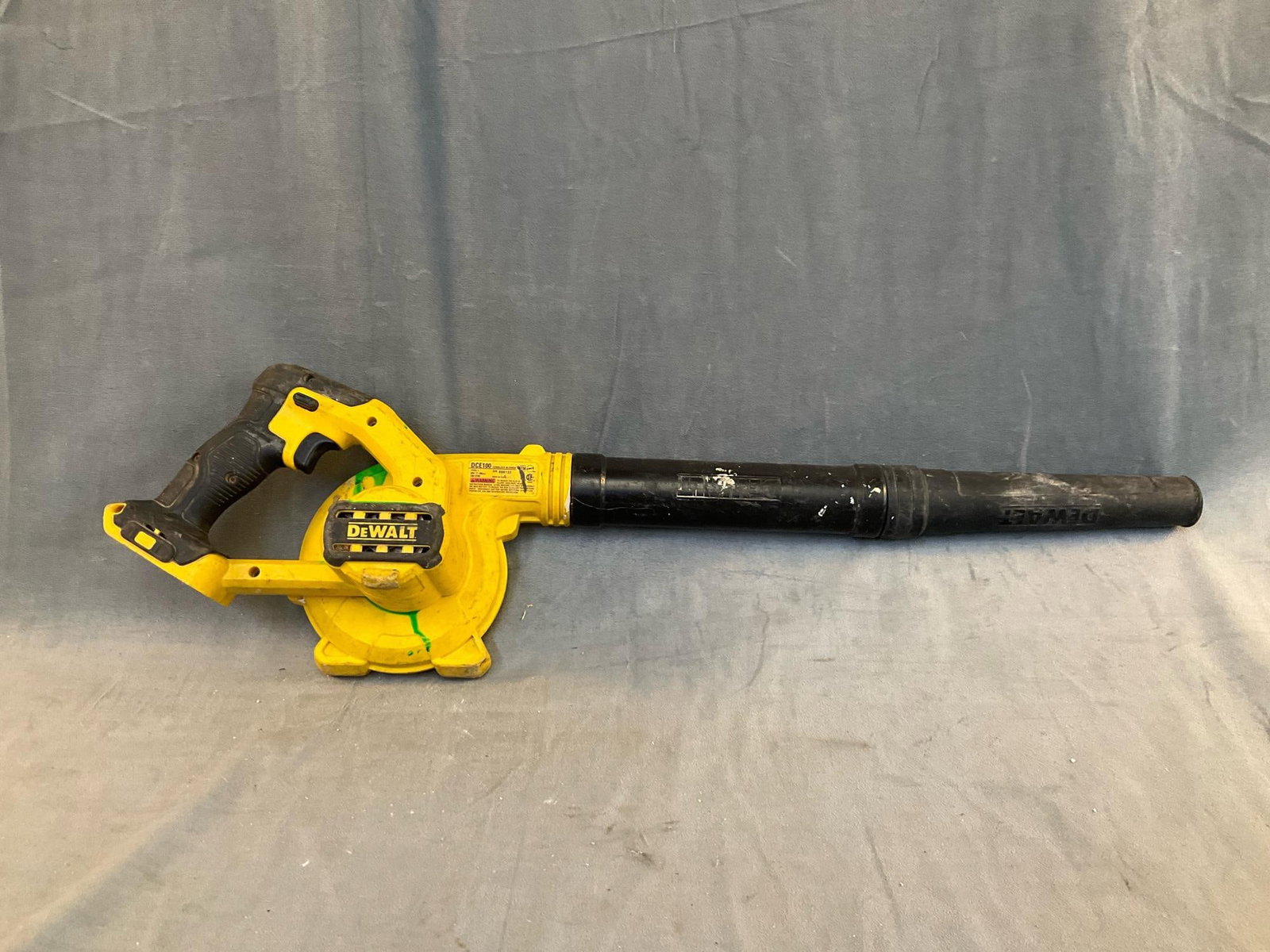 DeWalt Blower: DeWalt DCE100 20 volt cordless blower with one attachment. Missing battery. Used condition, tested and works. Measures 30 inches wide x 5 x 8.25 inches tall.