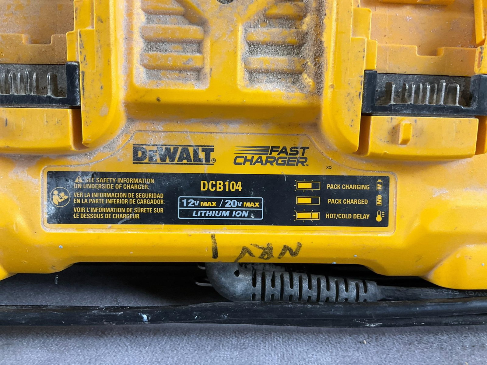 Dewalt Charger - 4