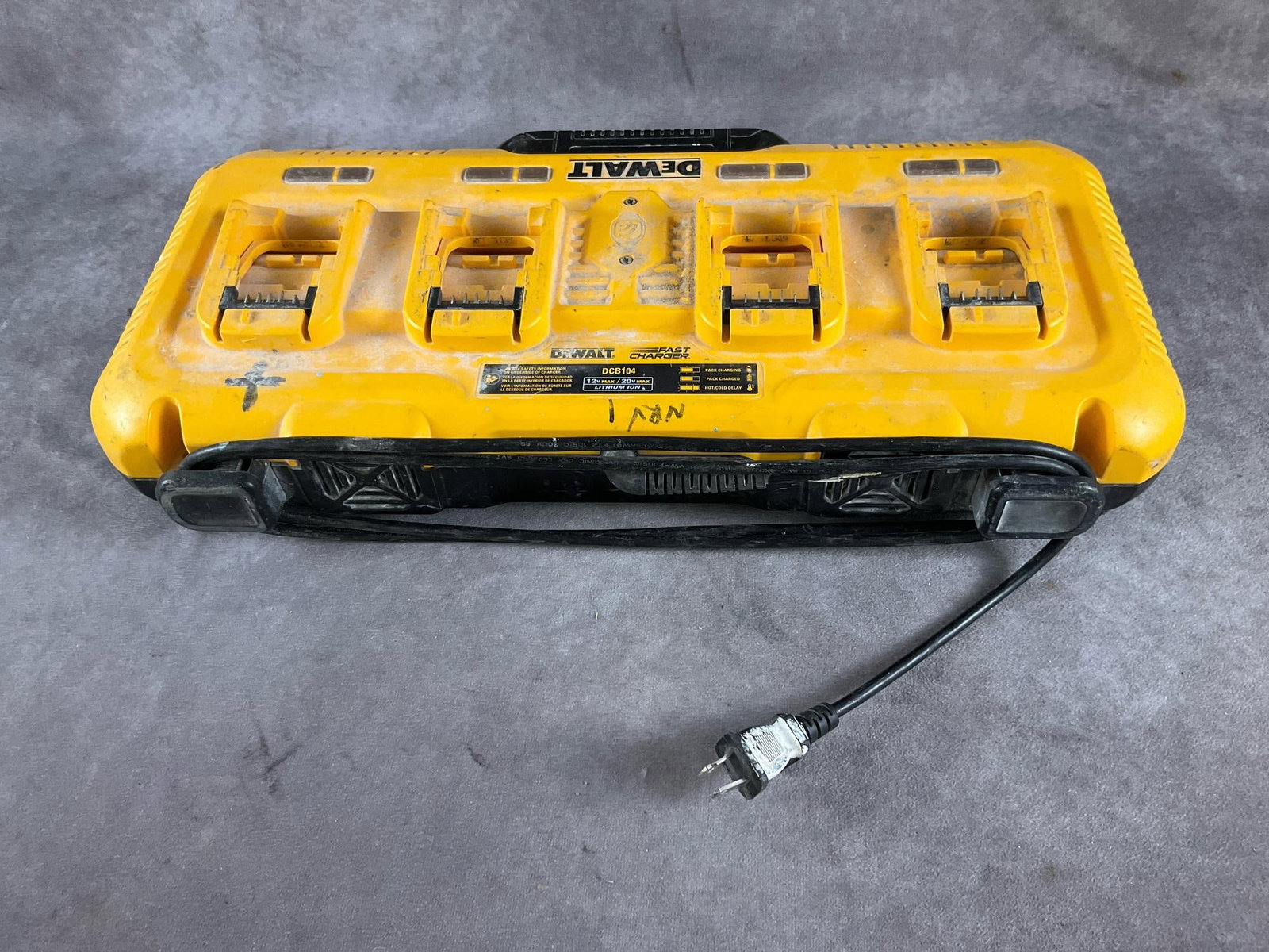 Dewalt Charger - 5