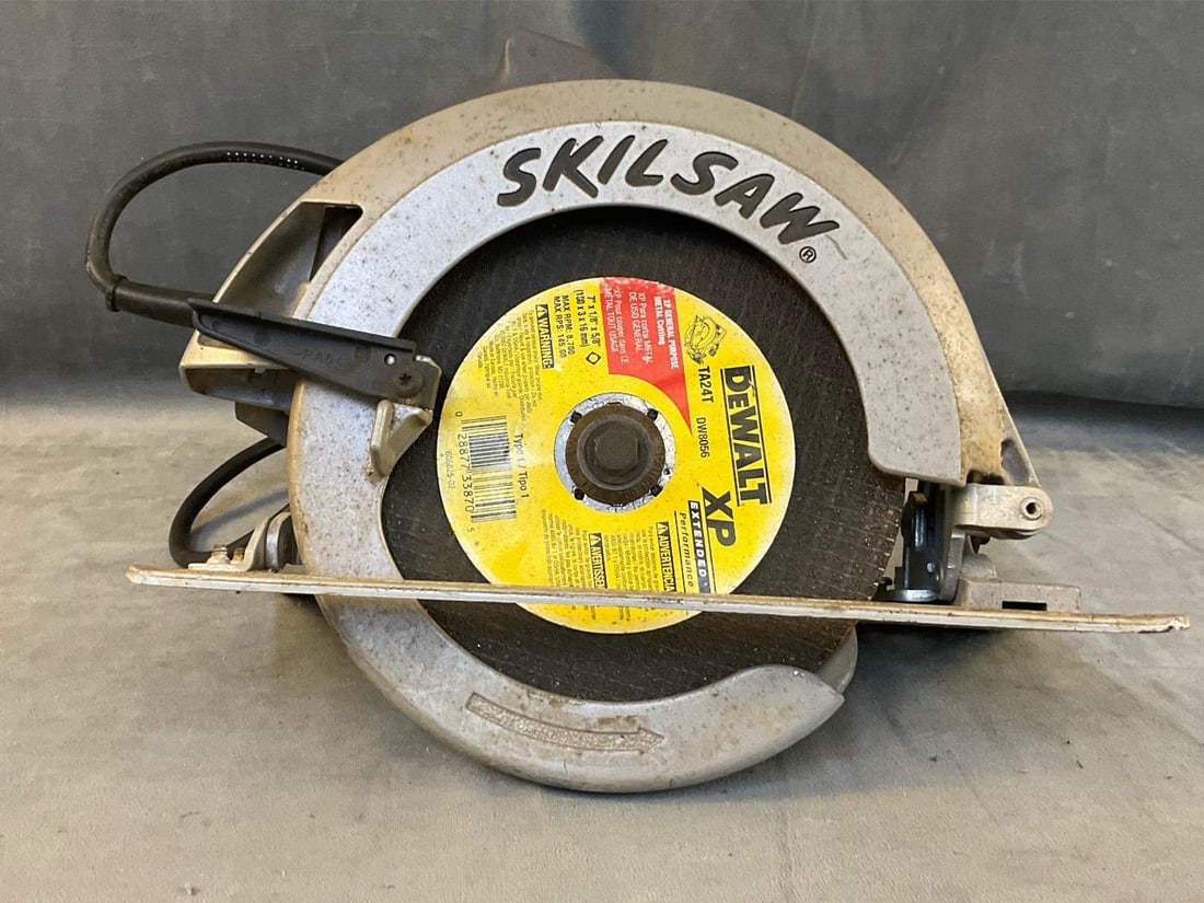 Skilsaw Circular Saw: Skilsaw HD5570 7-1/4” Circular Saw. Used condition, tested and works. Measures 11.5 inches wide x 9 x 8.25 inches tall.