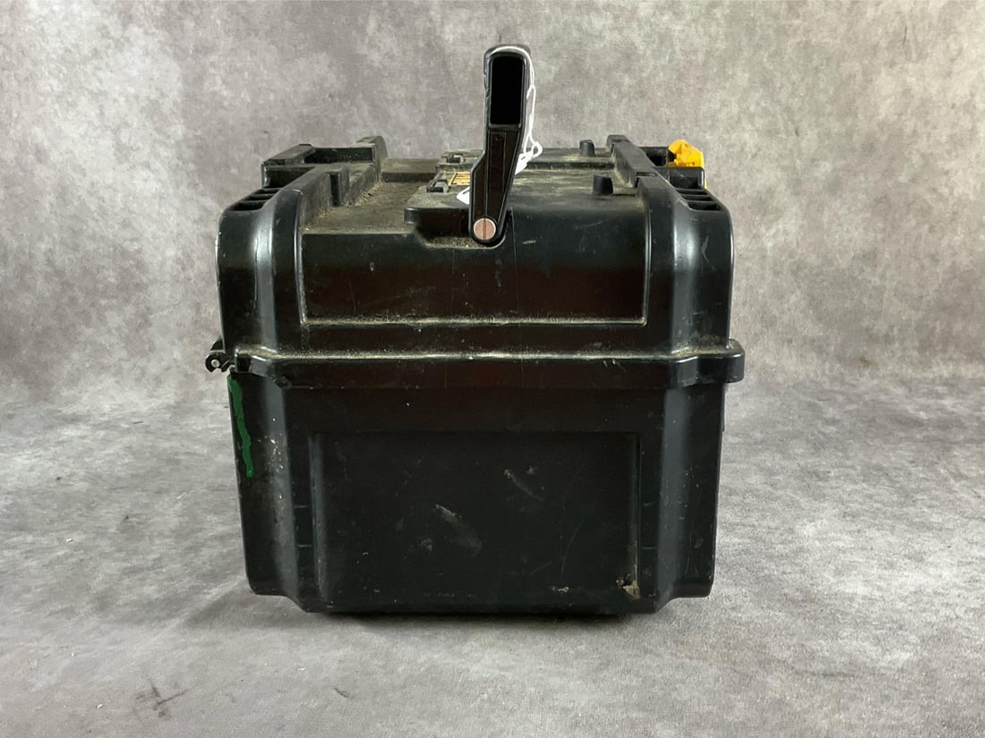 Dewalt Charger - 4