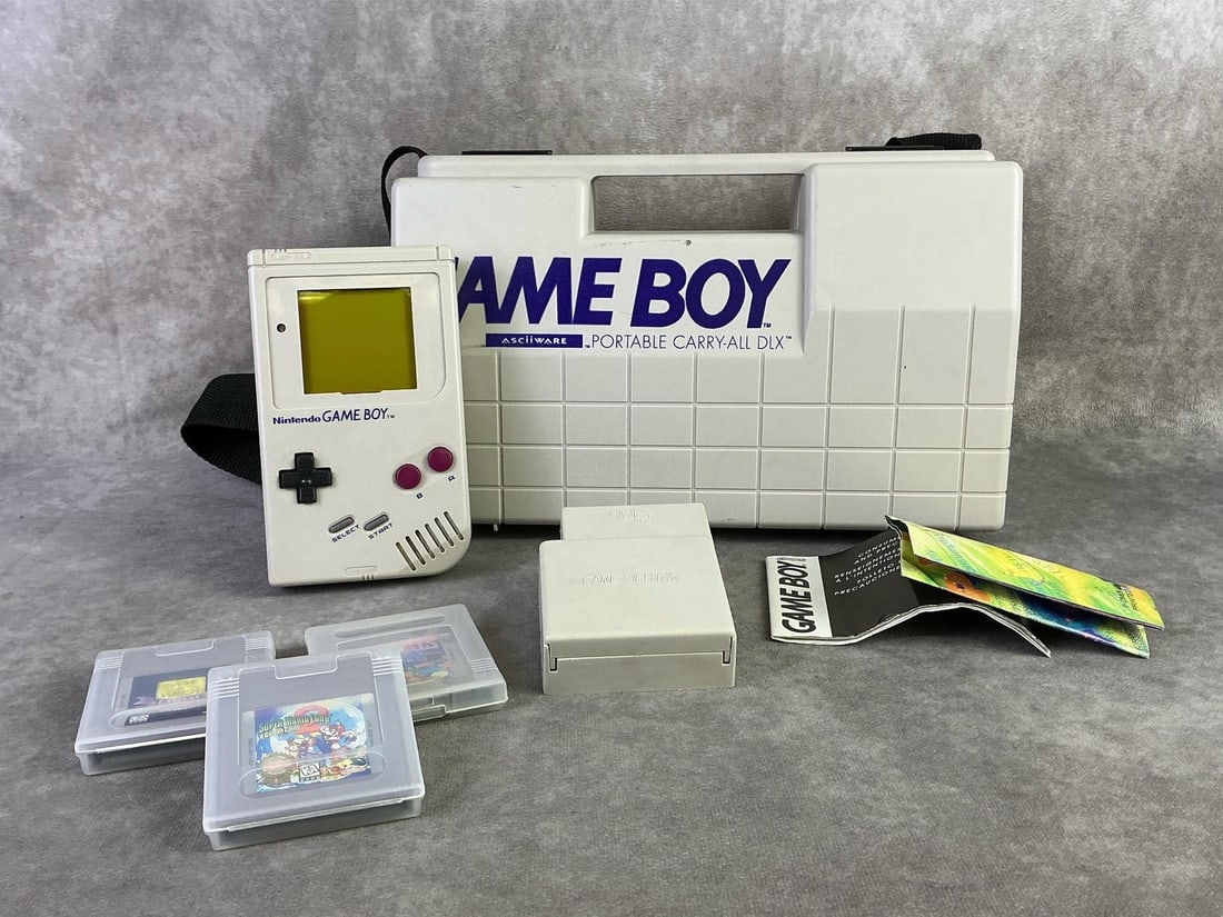 Nintendo Game Boy (1 of 11)