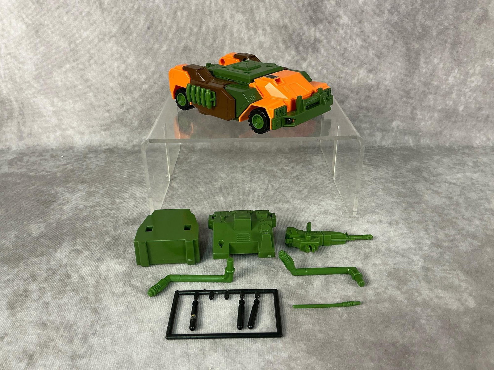 Roadbuster Transformer: 1984 Roadbuster Transformer generation one, made by Bandai in Japan. Incomplete, includes accessories pictured. Good condition. Measures 4 inches wide x 1.5 x 5 inches long.