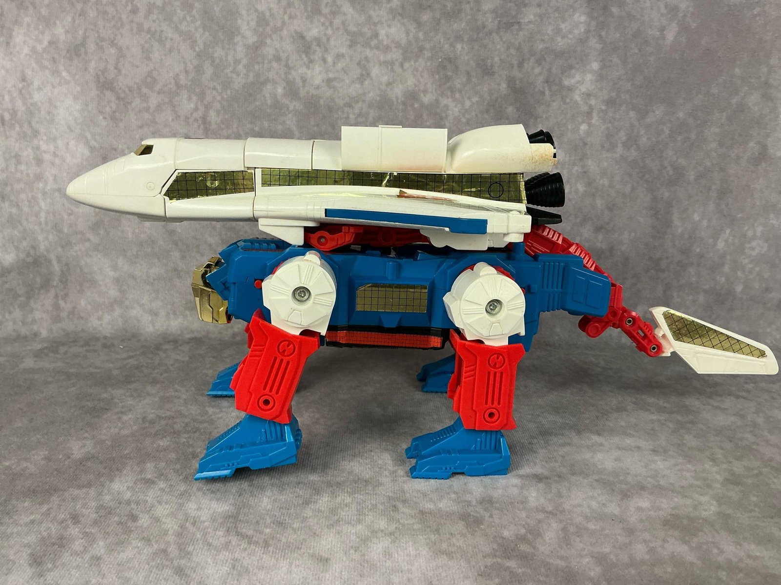 Sky Lynx Transformer: 1986 Sky Lynx Transformer generation one, made by Hasbro in Japan. Battery operated robot, untested, corrosion in battery compartment. Wear to stickers and some discoloration on shuttle. Shuttle