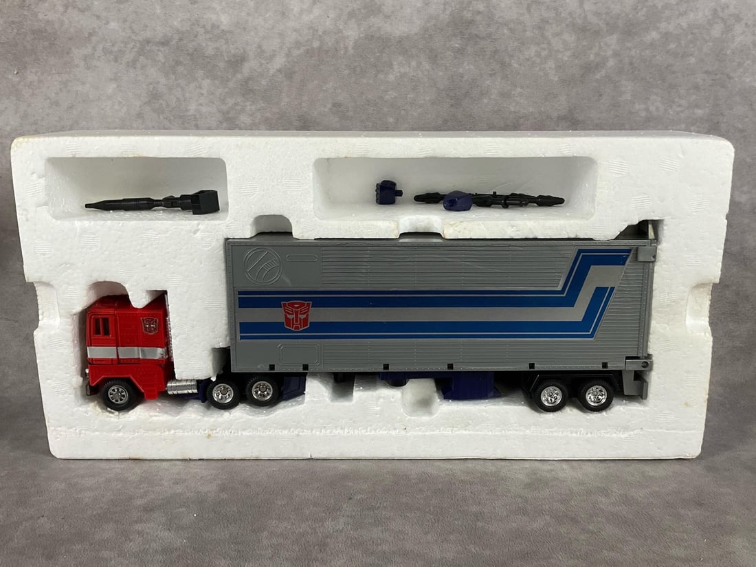 Transformers Autobot Commander Optimus Prime - 4