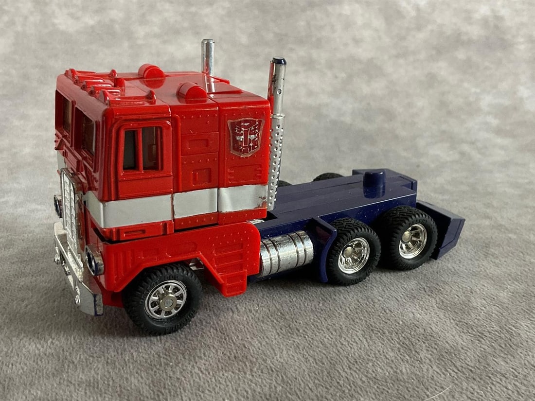 Transformers Autobot Commander Optimus Prime - 8