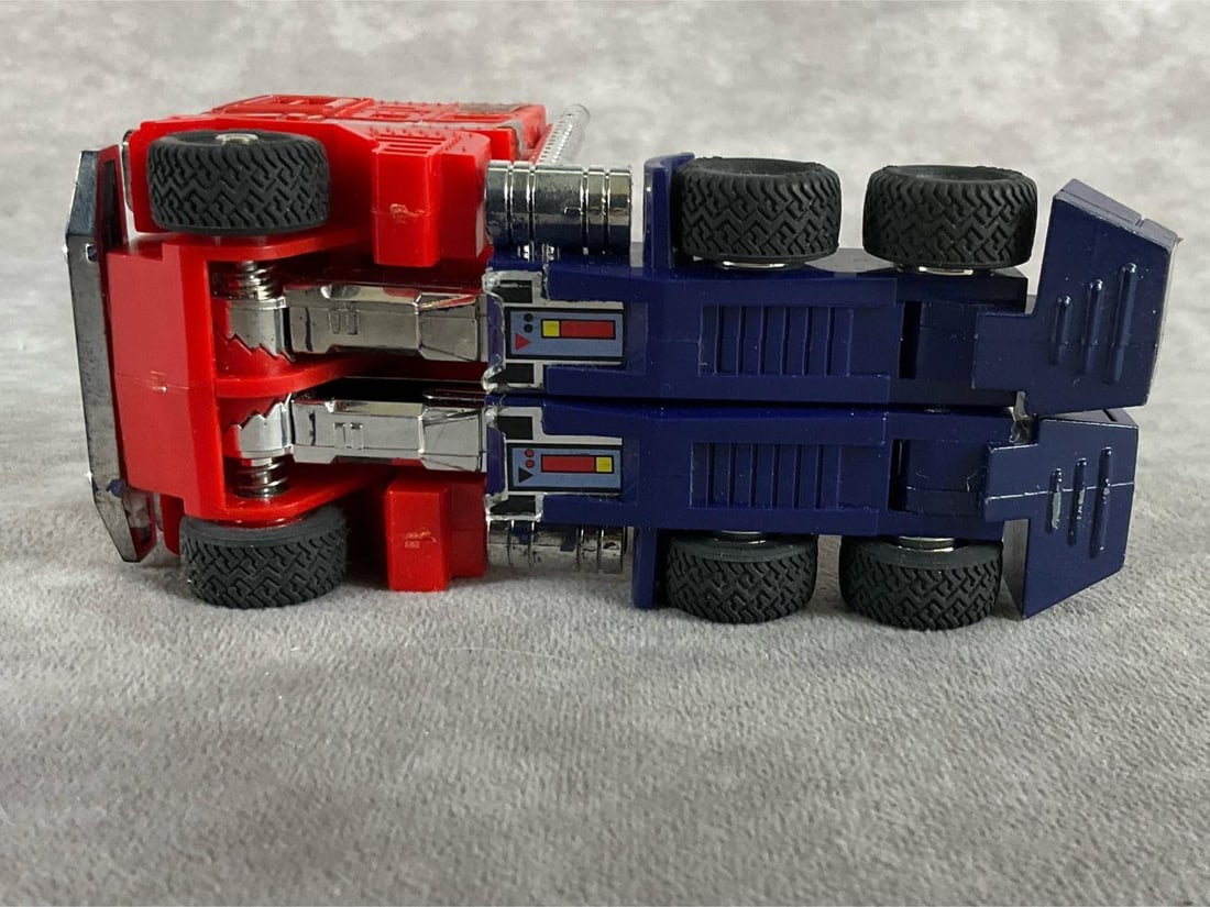 Transformers Autobot Commander Optimus Prime - 9