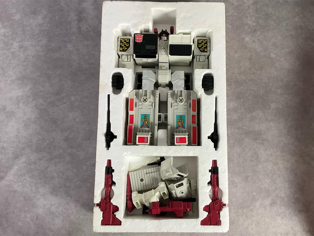 Transformers Heroic Autobot Metroplex - 10