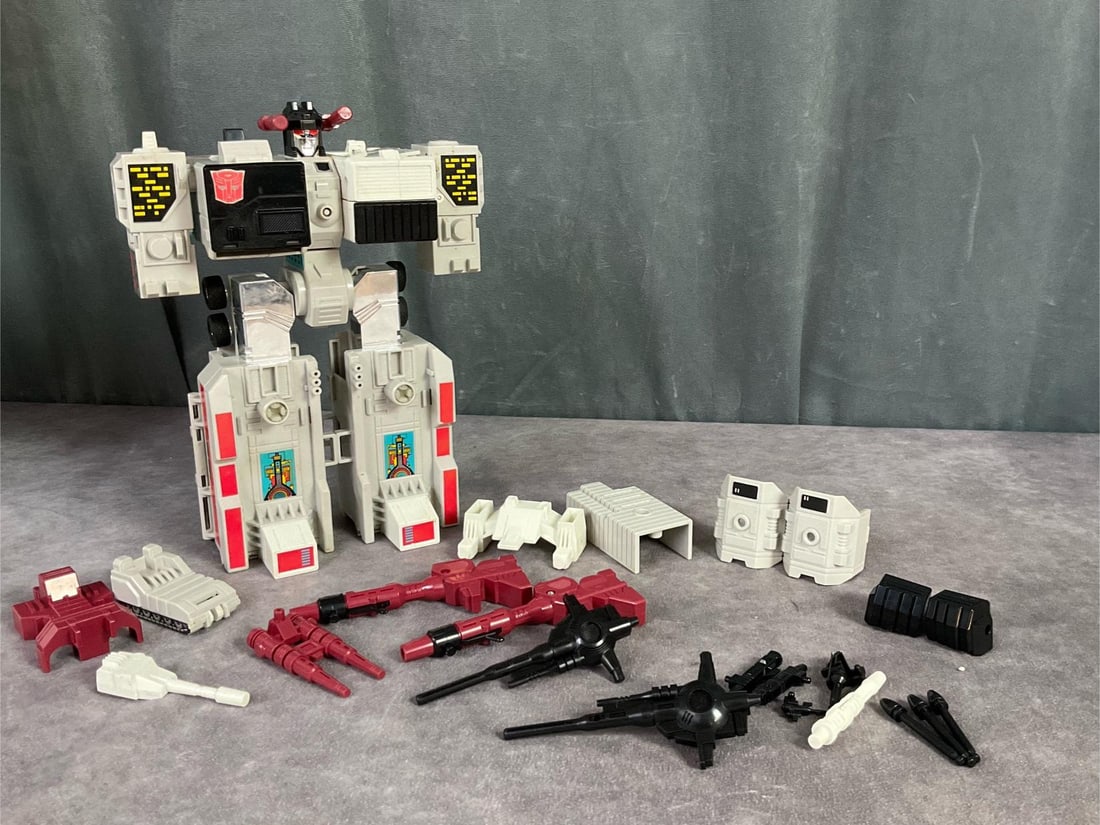 Transformers Heroic Autobot Metroplex - 2
