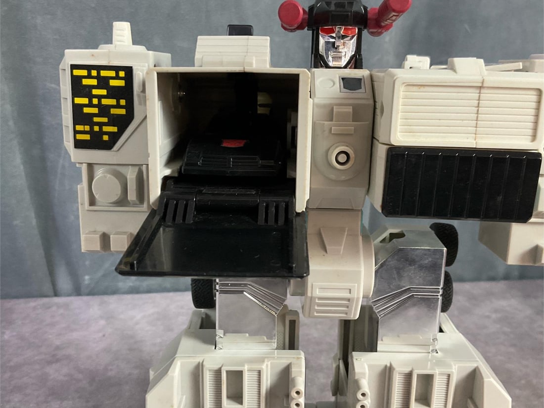 Transformers Heroic Autobot Metroplex - 4
