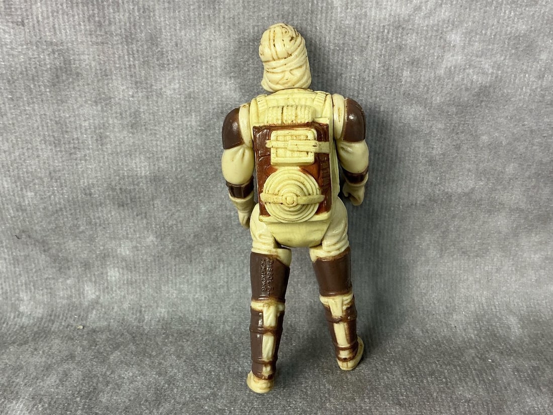 Star Wars Figures - 16