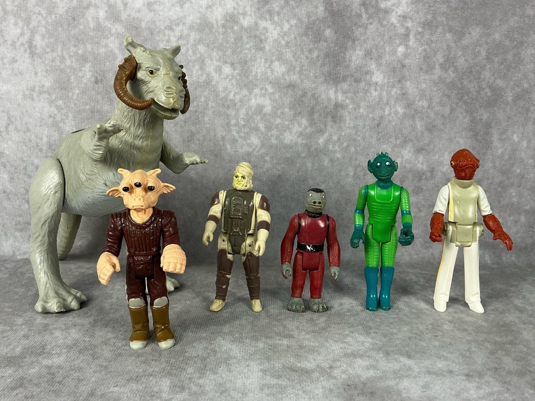 Star Wars Figures: Six vintage Star Wars figures from 1978-1983, four made in Hong Kong and two made in Taiwan. Includes Tauntaun, Yee Rees, Admiral Ackbar, Greedo, Snaggletooth, and Dengar. All have signs of wear,