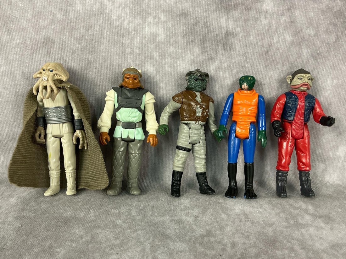 Star Wars Figures: Five vintage Star Wars figures from 1978-1983 all made in Hong Kong. Includes Squid Head, Klaatu, Nikto Skiff Guard, Nien Nunb, and Walrus Man. Two have minor paint loss, others in good condition.