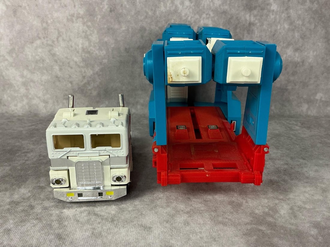 Ultra Magnus Transformer - 2