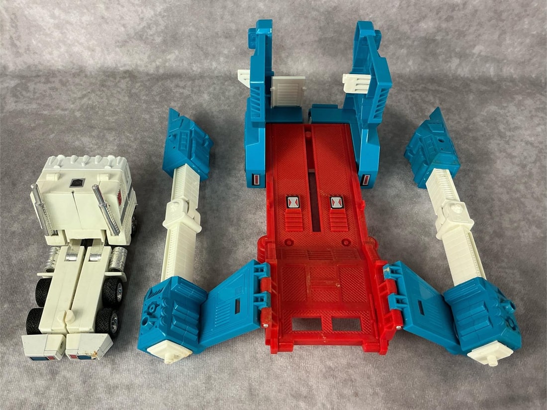 Ultra Magnus Transformer - 6