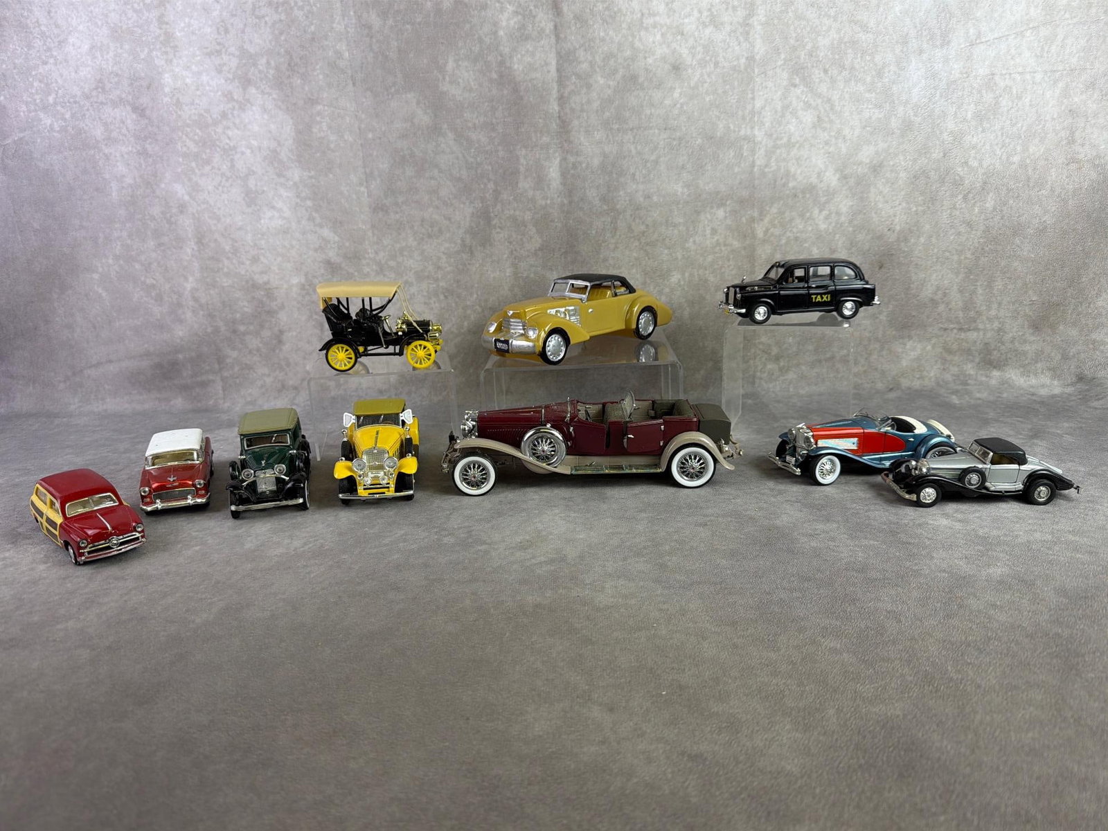 Model & Toy Cars: Nine model and toy cars with one Avon bottle. All in good condition with some being push cars. Avon bottle measures 3 inches wide x 8.5 inches tall.