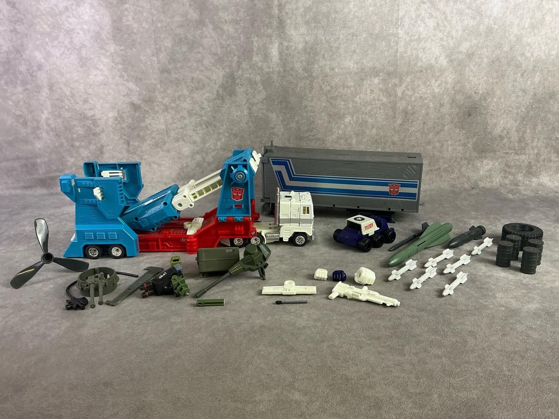 Transformer Toys & Toy Parts: 1980s Transformer toy and accessories pieces to unknown toys. All in fair condition with missing parts, broken pieces, etc. Transformer measures 3.5 inches wide x 12 inches tall.