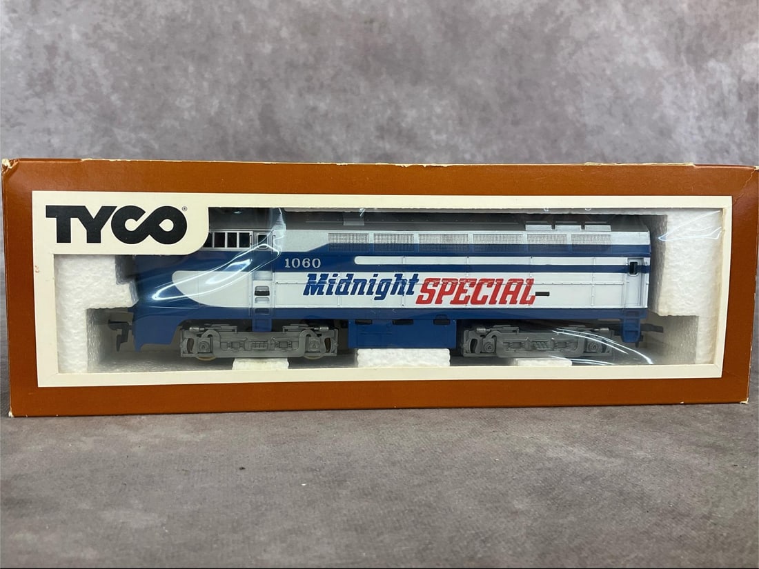Tyco Midnight Special Electric Train Set - 3