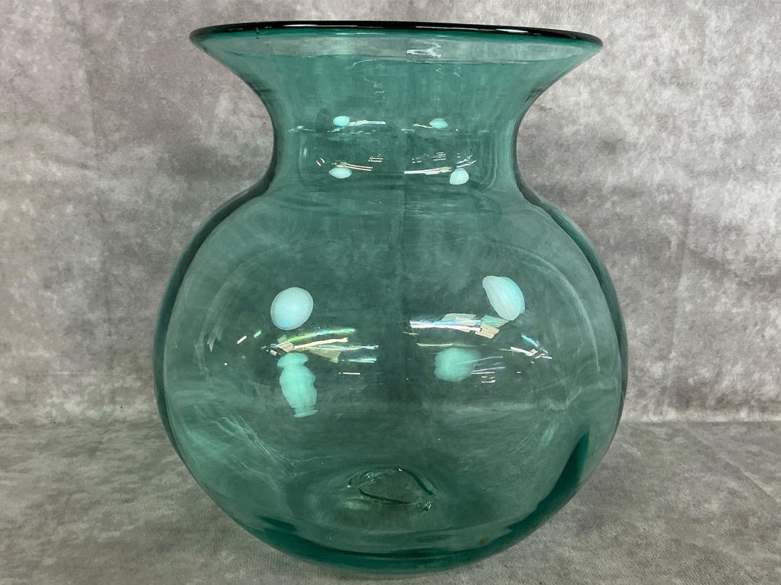 Blenko Aqua Vase: Mid Century Modern aqua vase by Blenko, hand blown. In good condition. Measures 7 inches in diameter x 8.5 inches tall.