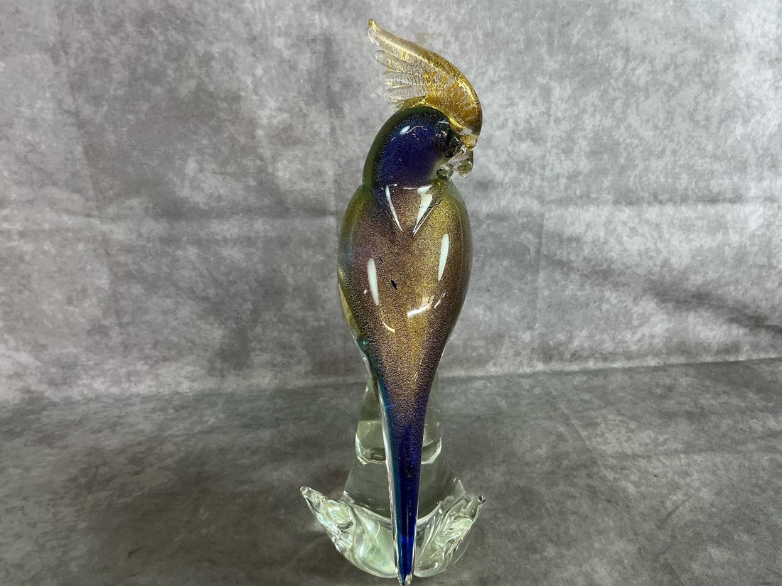 Murano Cockatiel Art Glass: Vintage Murano art glass cockatiel statue. Cobalt blue with gold flecks #253/N, 388 of 750. Signed S Frattin. In good condition. Measures 3 inches diameter at base x 11.5 inches tall.