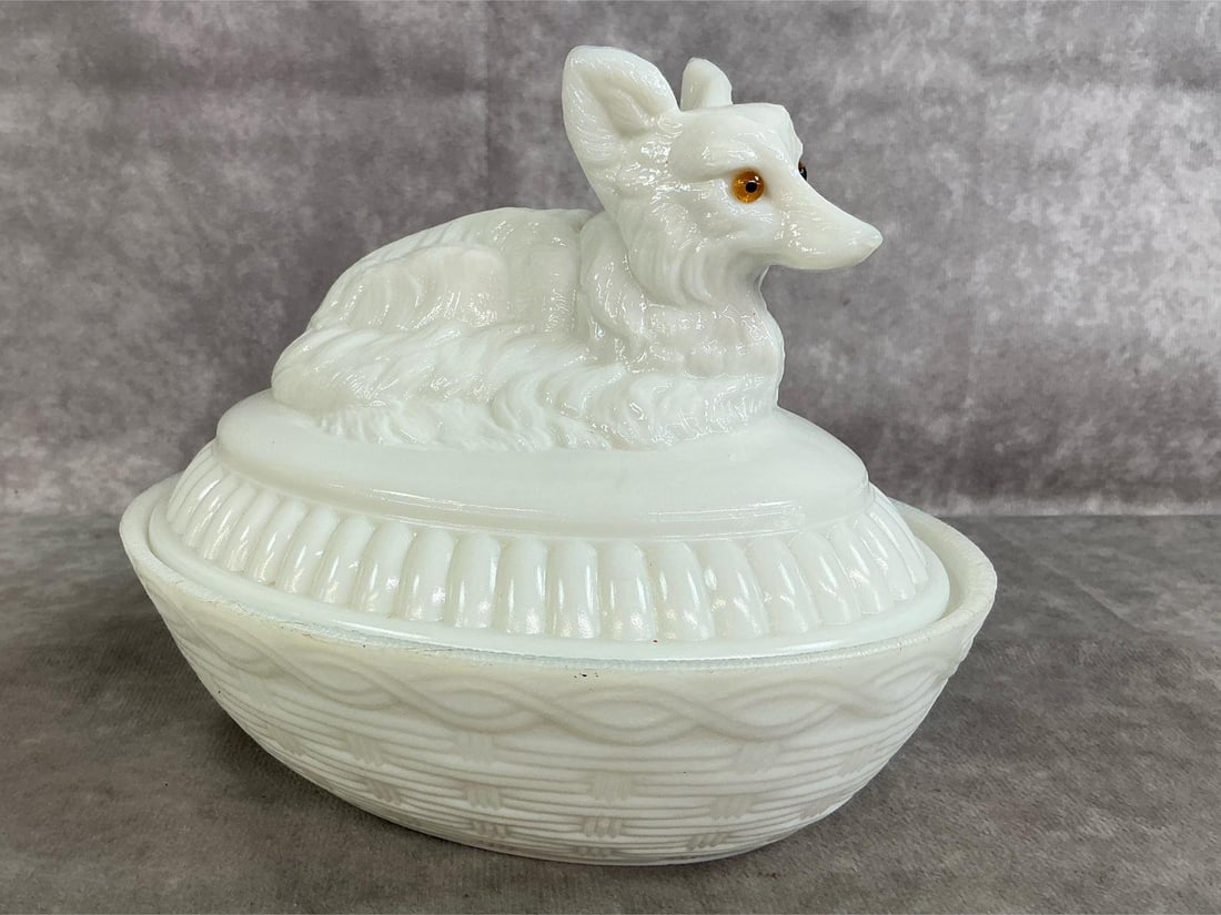 Fox on a Nest Dish: Vintage fox on a nest Westmoreland dish. Fox has amber eyes and laying on a textured nest base. In good condition. Measures 7.25 inches ling x 5.5 x 6 inches tall.