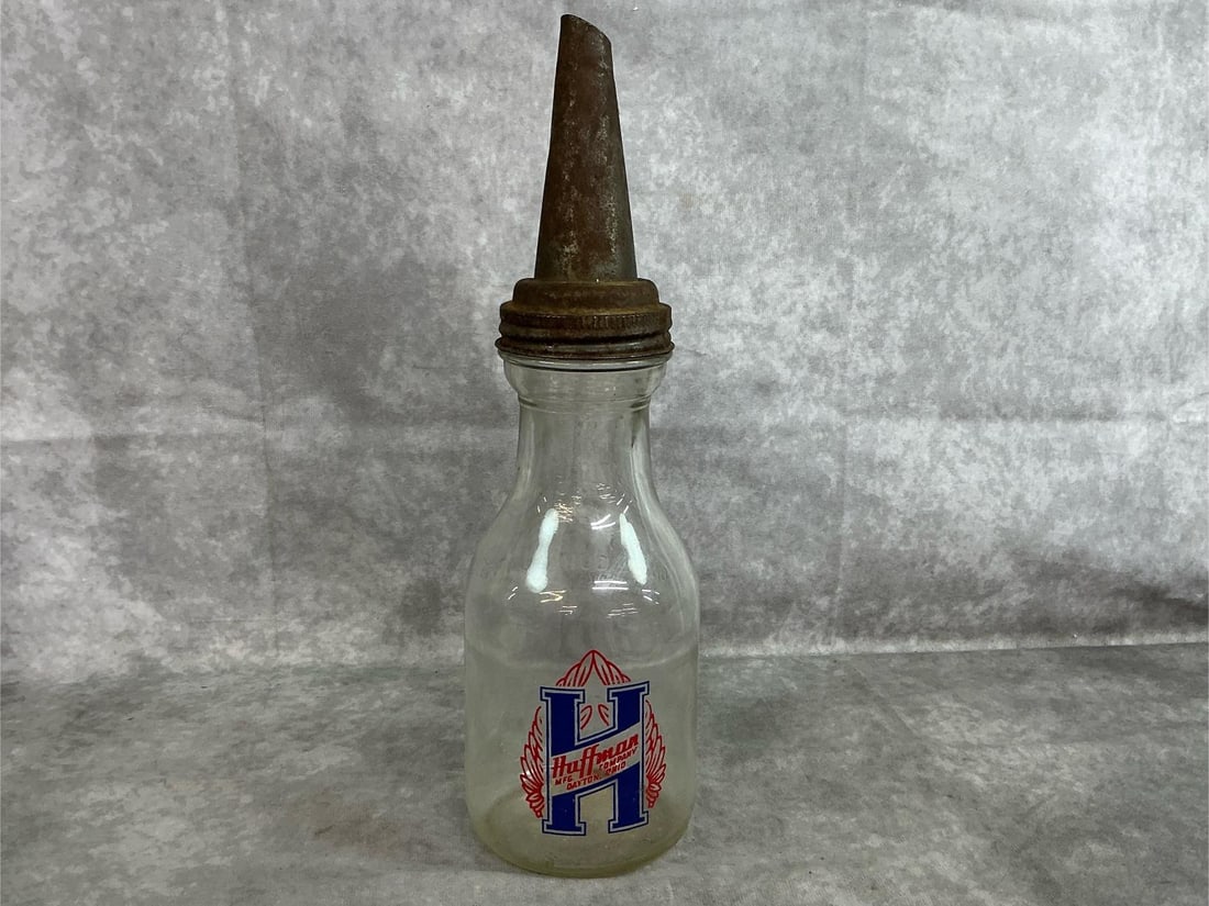Antique Huffman Oil Bottle: Early 1900's quart size motor oil bottle. Glass and metal Huffman company from Dayton, OH bottle. Metal has rust, otherwise in good condition. Measures 3.5 inches in diameter x 14 inches tall.