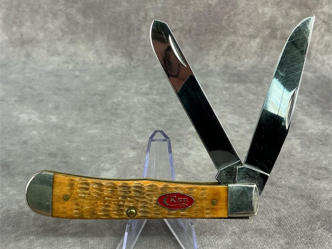 Case XX Knife: Jigged bone handle Case XX knife. Trapper, patterned 6254ss, tight snap. Closed measures 4 inches.