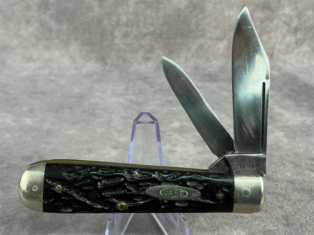 Vintage Case XX Knife: 1920 to 1940s era Case XX Knife. Swell end Jack, patterned 6235 1/2, tight snap. Closed measures 3.65 inches.