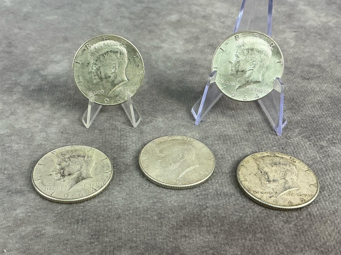 Kennedy Halves: Five 1964 Kennedy Half Dollars. All in fair to good circulated condition. Total weight 2.0 ozt.