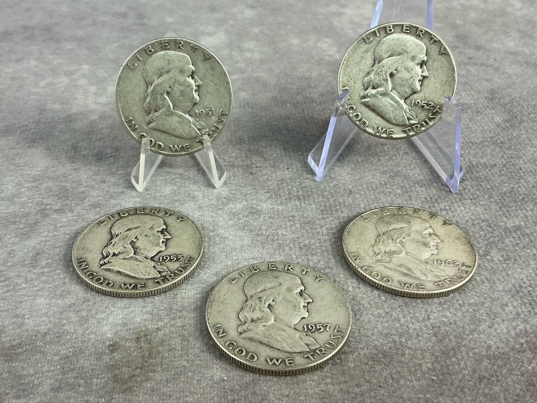 Franklin Halves: Five 1951 to 1962 Franklin half dollars. All in fair to good circulated condition. Total weight 1.99 ozt.
