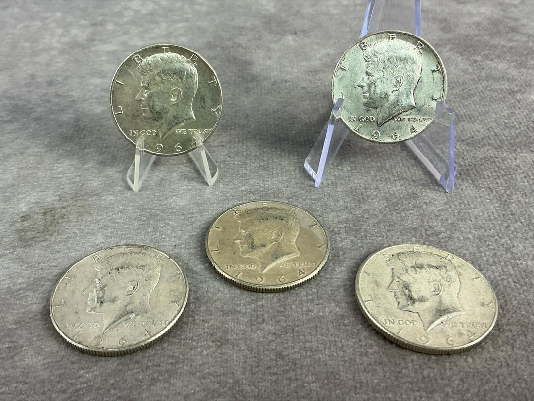 Kennedy Halves: Five 1964 Kennedy Half Dollars. All in good circulated condition. Total weight 2.0 ozt.