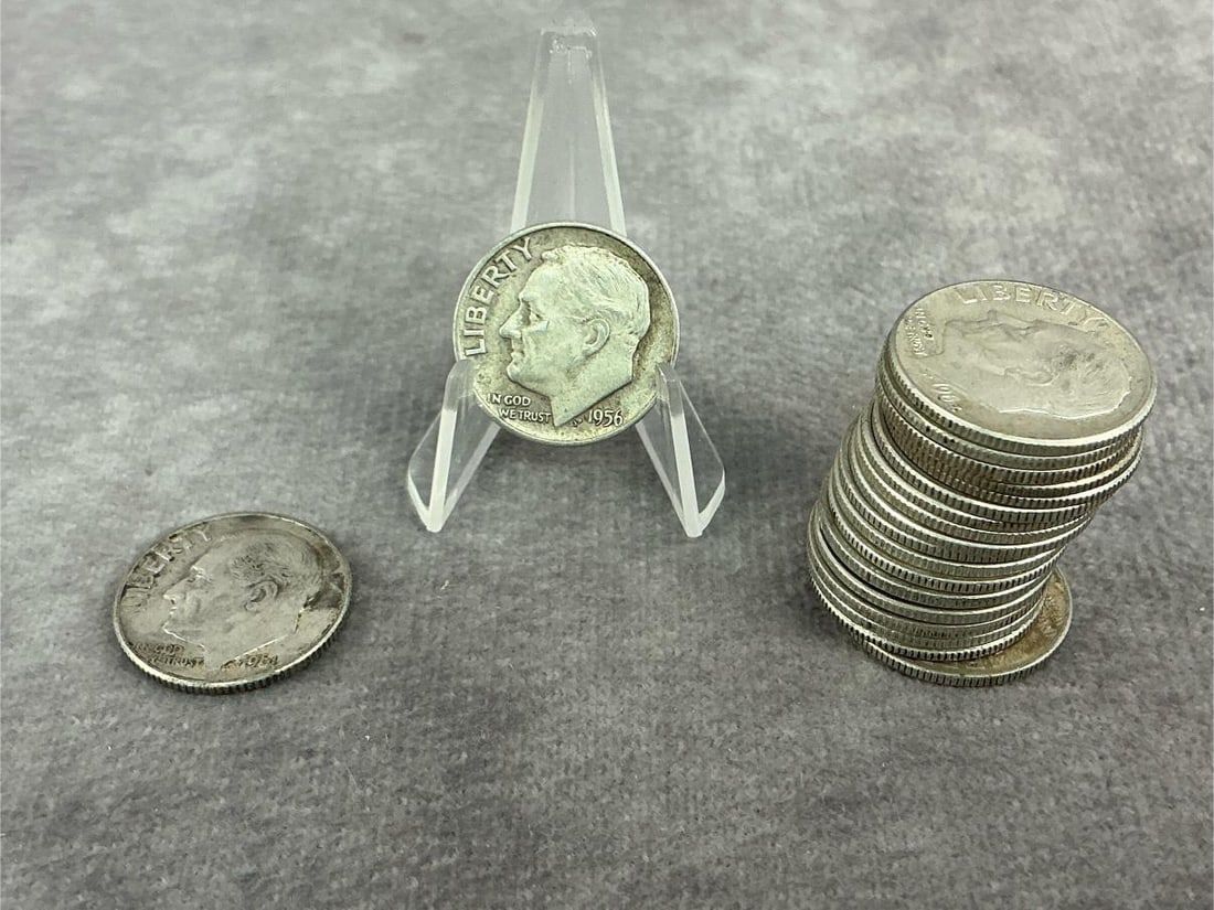 Roosevelt Dimes: Twenty Roosevelt dimes ranging from 1946 to 1964. All in fair to good circulated condition. Total weight 1.59 ozt.
