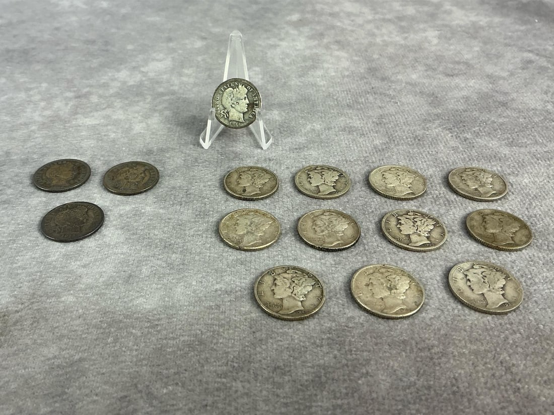 Mercury & Barber Dimes: Fifteen Mercury and Barber dimes. All in fair to good circulated condition. Total weight 1.16 ozt.