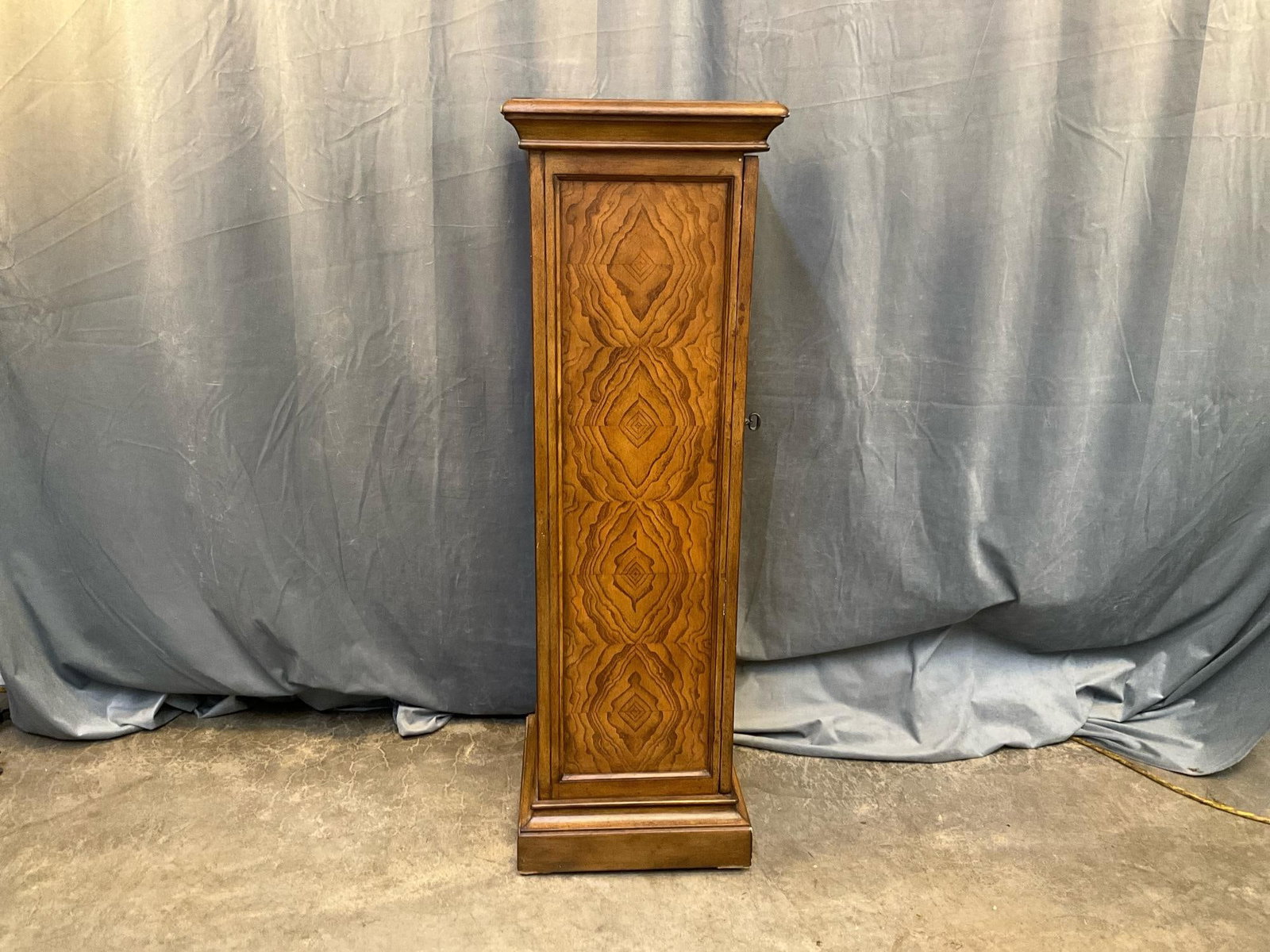 Cabinet/Pedestal - 2