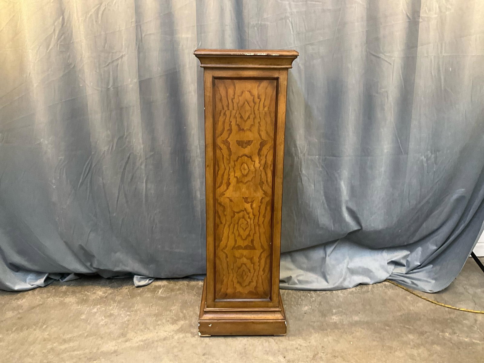 Cabinet/Pedestal - 3