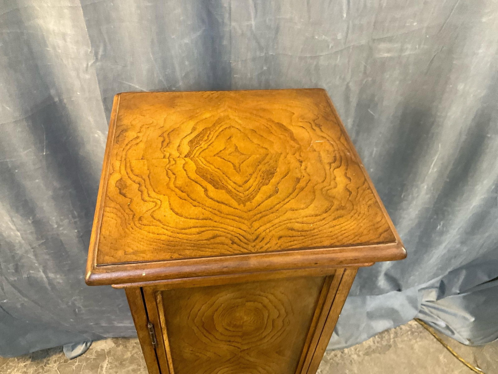 Cabinet/Pedestal - 7