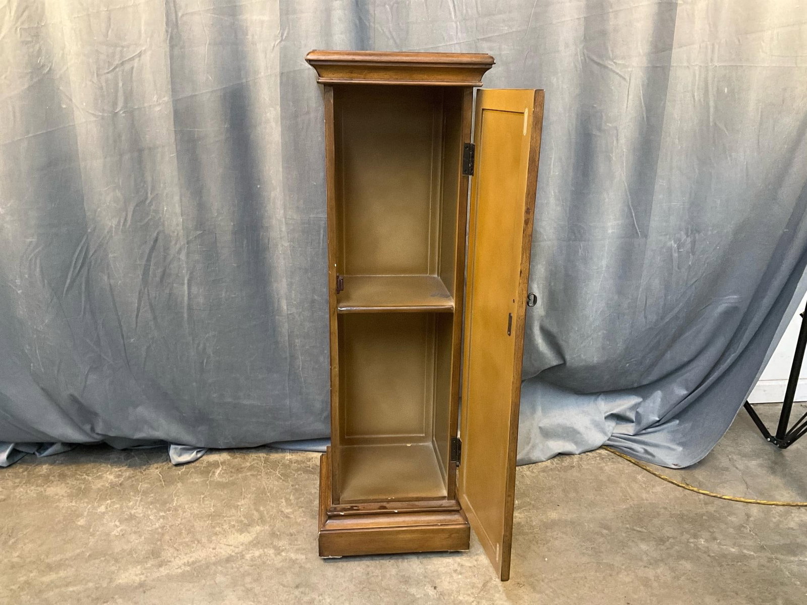 Cabinet/Pedestal - 8