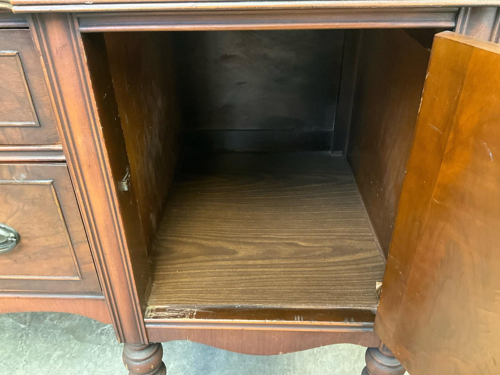 Sheraton Style Sideboard - 5