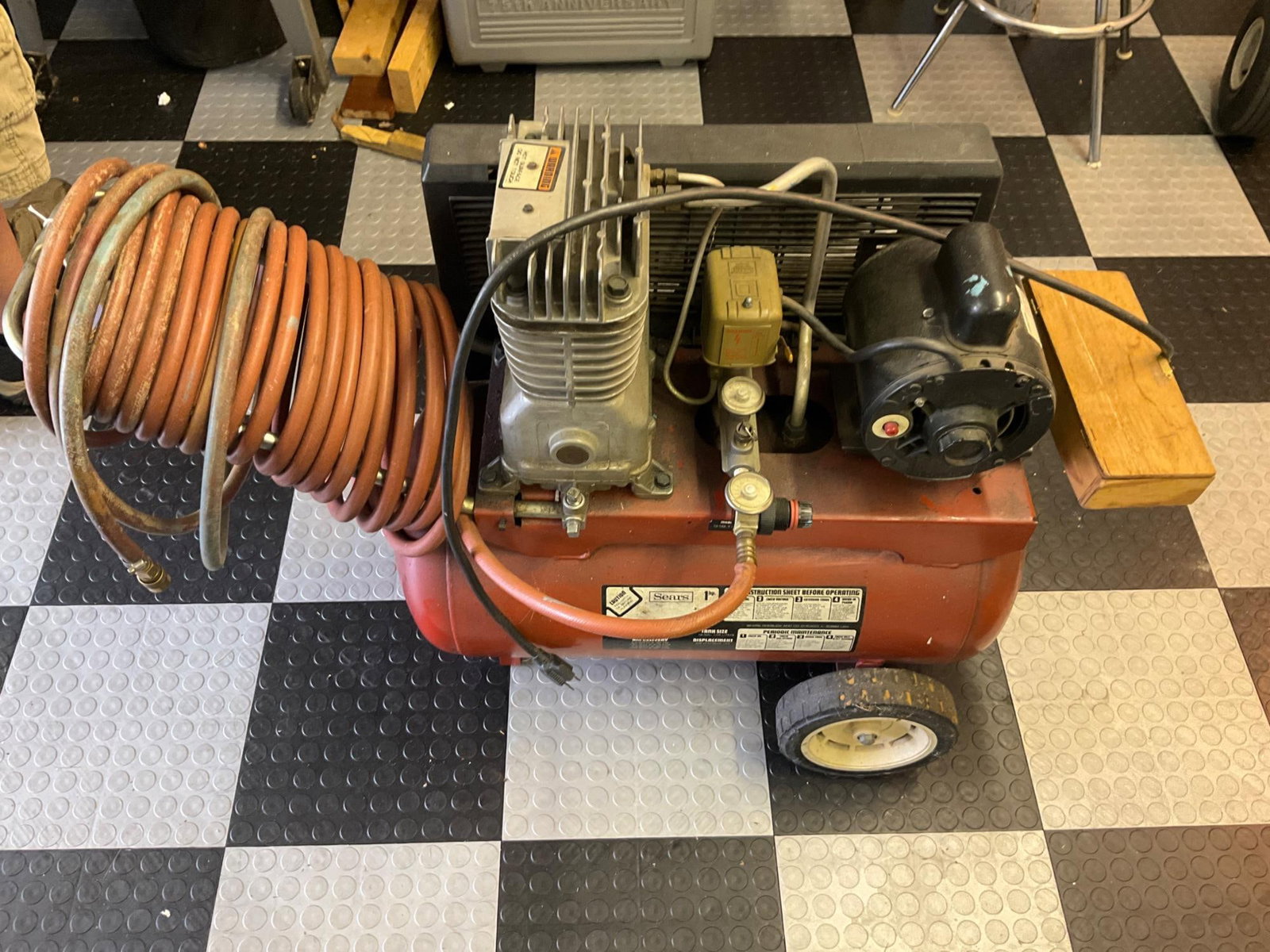 Craftsman Air Compressor (1 of 5)