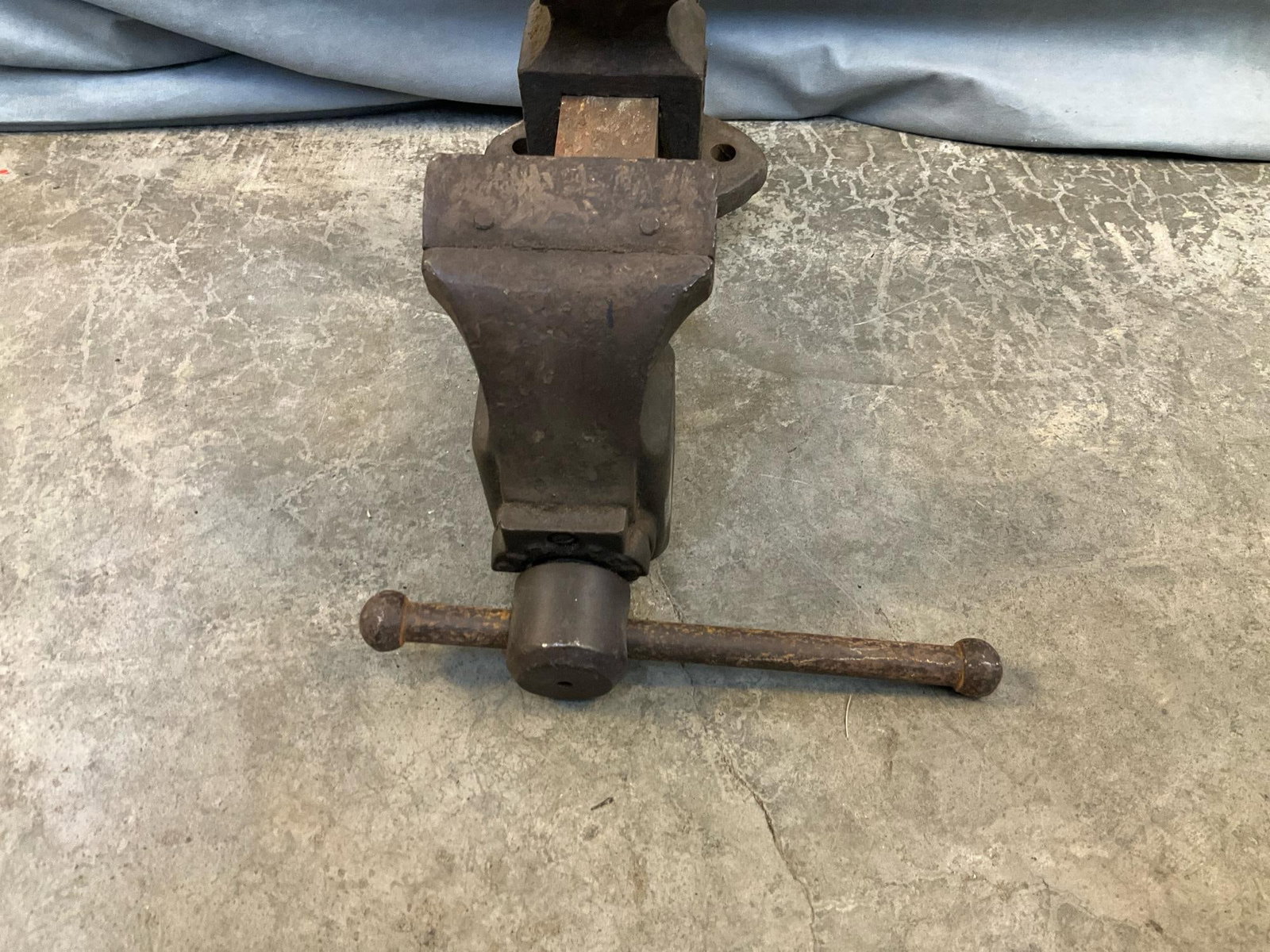 Bench Vise - 6
