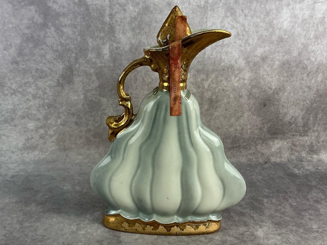 Decanter & Stoneware - 4