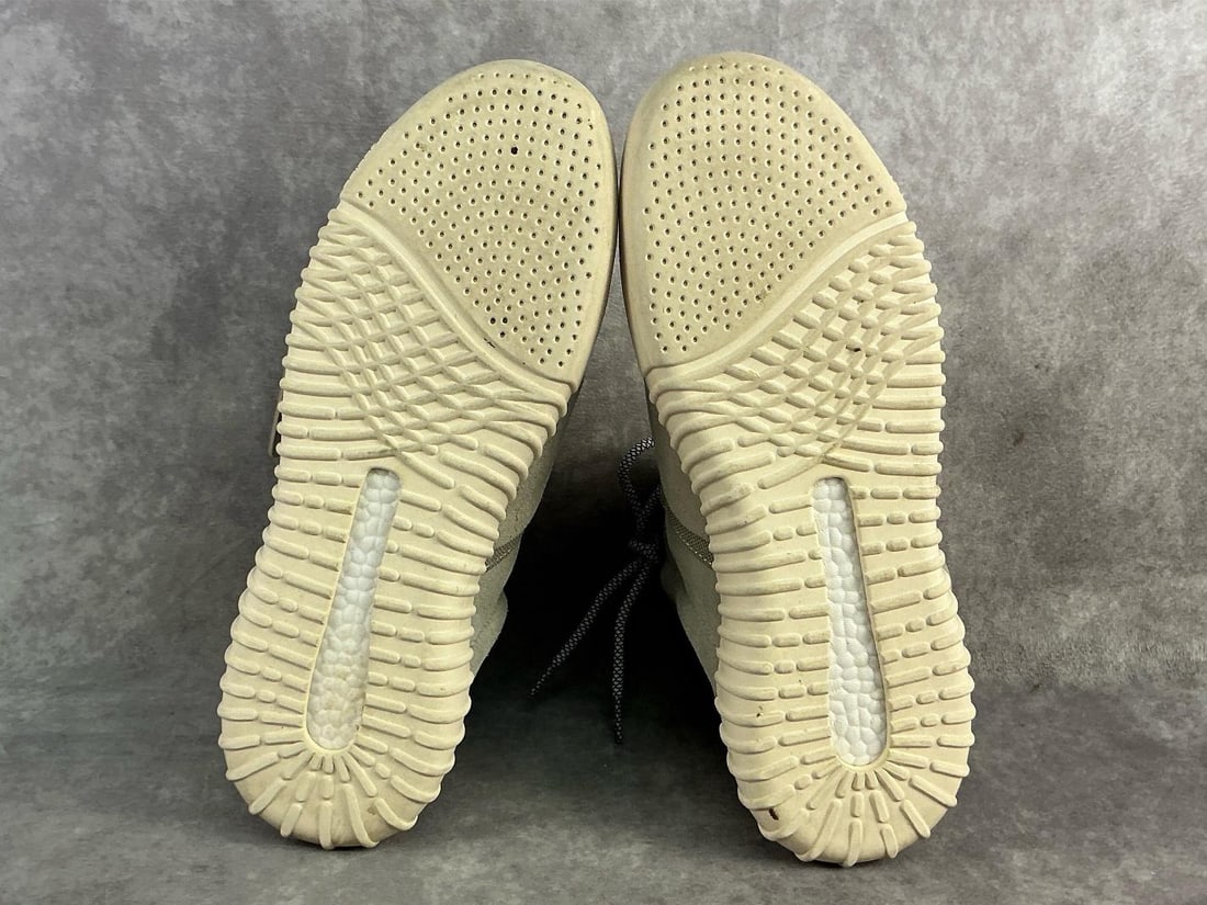 Yeezy Boost - 8