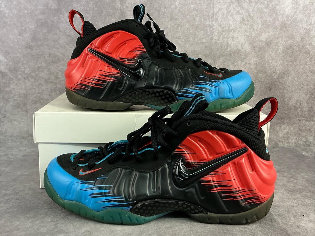 Nike Spiderman: Men's 2014 Nike Air Foamposite Pro Spiderman sneakers with a red and blue graphic upper and black swoosh. In good used condition with original box. US size 10.