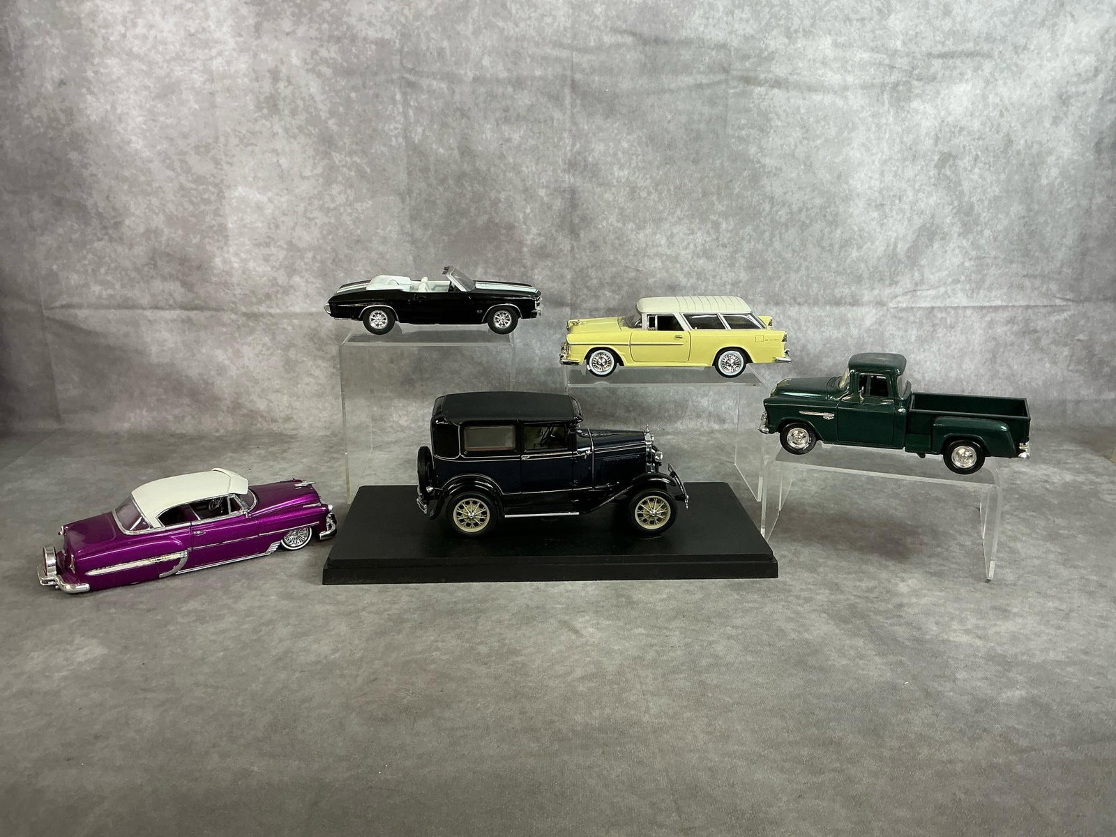 Diecast Collectors Model Cars: Five antique classic car replicas. 1955 Jada Chevrolet Stepside Pickup Truck 1:24 scale. 1955 Jada Chevrolet Bel Air Nomad 1:24 scale. Welly 1971 Chevrolet Chevelle SS 454 1:25 scale. Jada 1953 Chevro