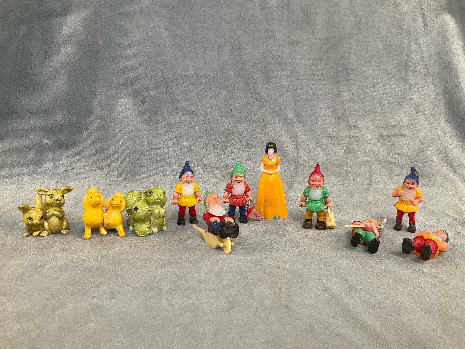 Snow White Figurines (1 of 10)