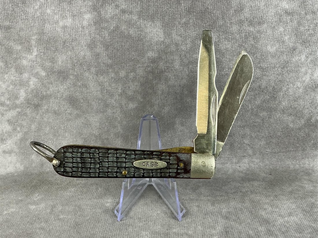 Electrician’s Knife: 1999 Case XX utility and electrician’s two blade pocketknife with synthetic handle, 62031 LHR. Tight snap but heavily used. Measures 3.75 inches long.
