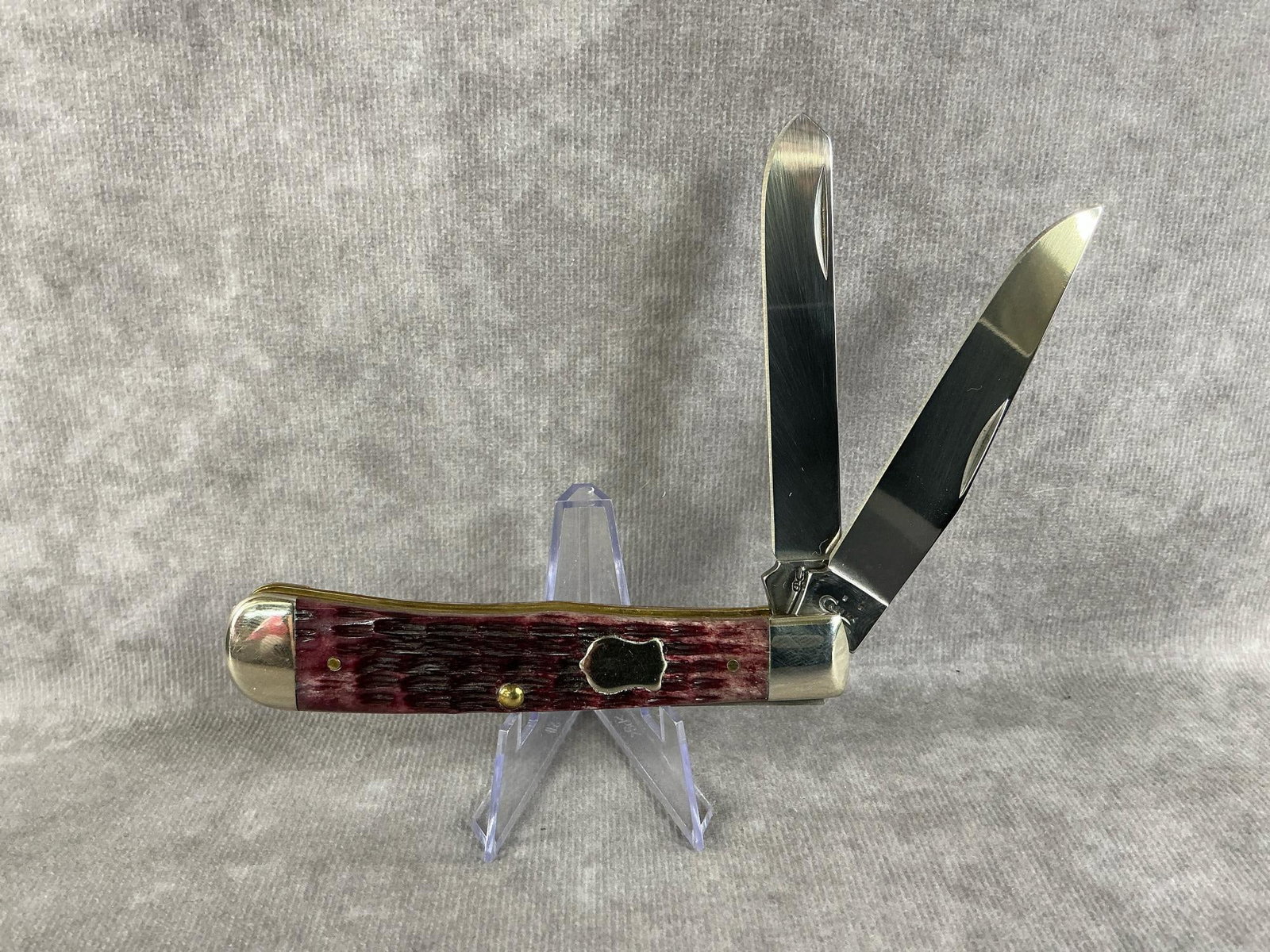 Trapper Purple Bone Handle: 2016 Case XX large trapper two blade knife with purple bone handles, 6254 SS. Tight snap, good condition. Measures just over 4 inches closed.