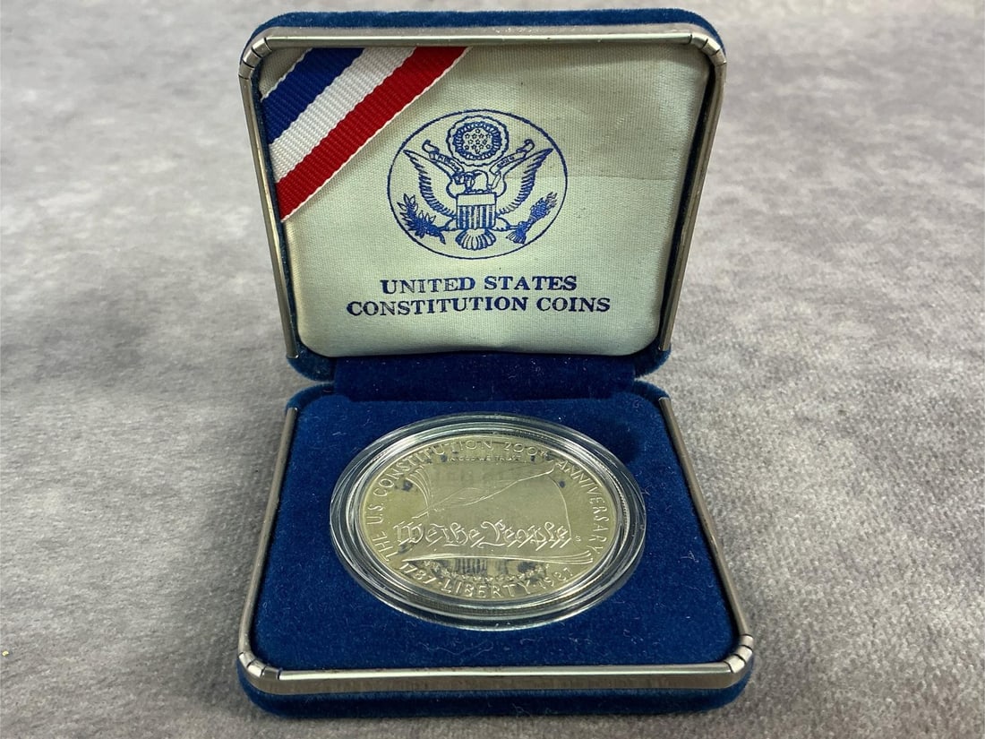 Proof Silver Dollar: 1987 US Constitution 200th anniversary proof silver dollar. In good condition and contains 90 percent silver. Total weight 1.09 ozt.