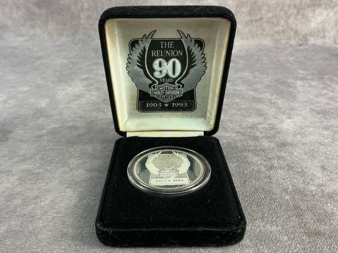 Harley Davidson Coin: 1993 Harley Davidson 90th anniversary reunion silver coin. Commemorative piece minted of 0.999 fine silver. Total weight 1 ozt.