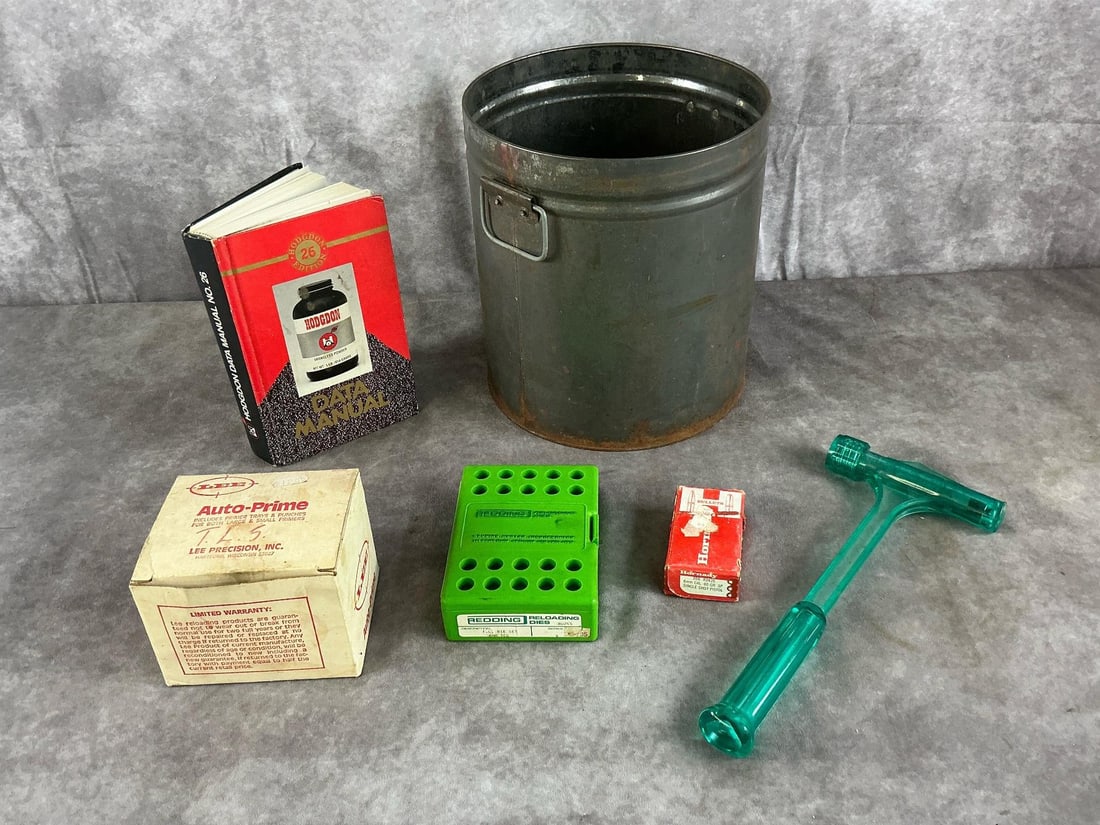 Lee and Hodgdon Reloading Equipment Lot (1 of 10)